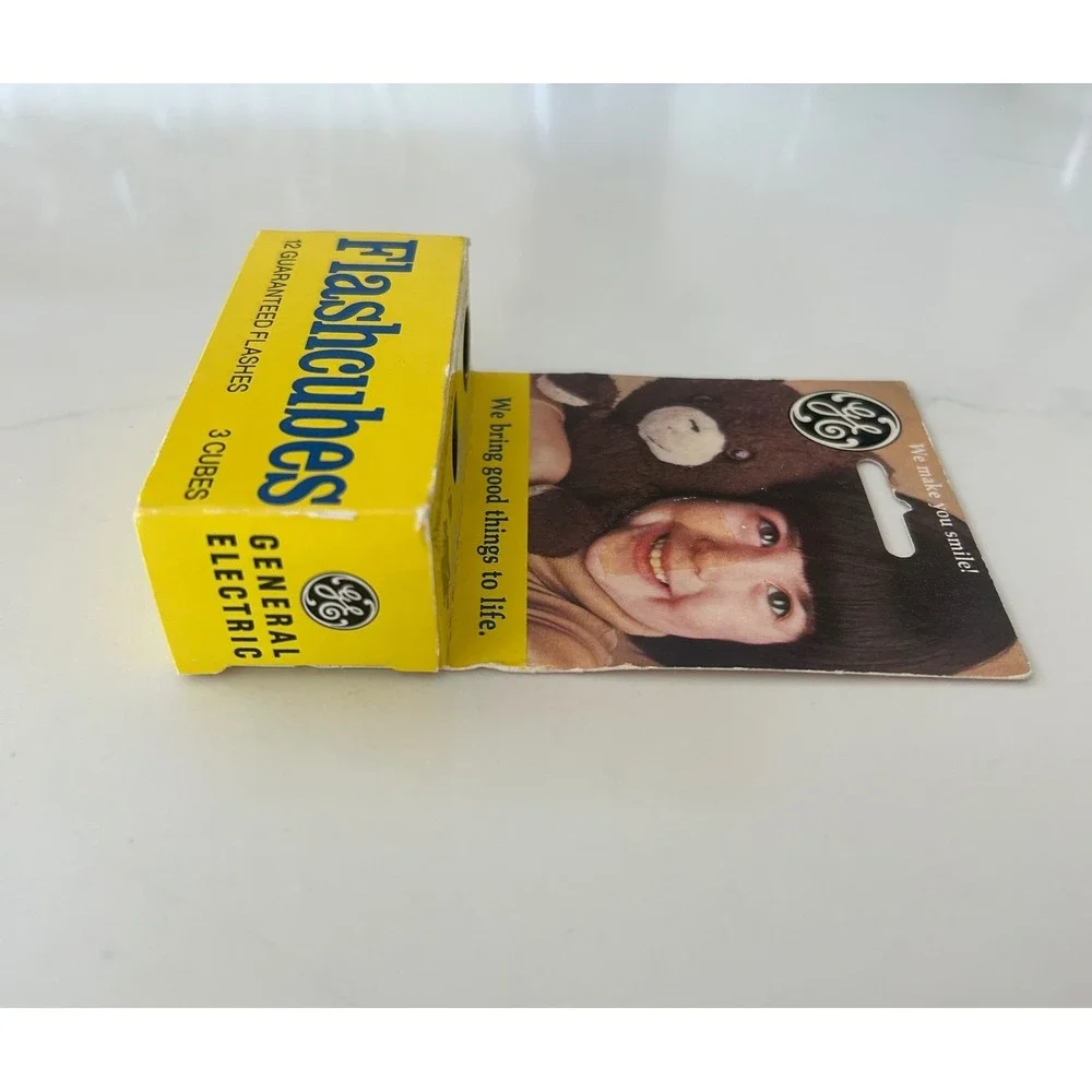 GE Flashcubes Standard 3 Pack 12 Flashes Yellow Vintage New Old Stock Box